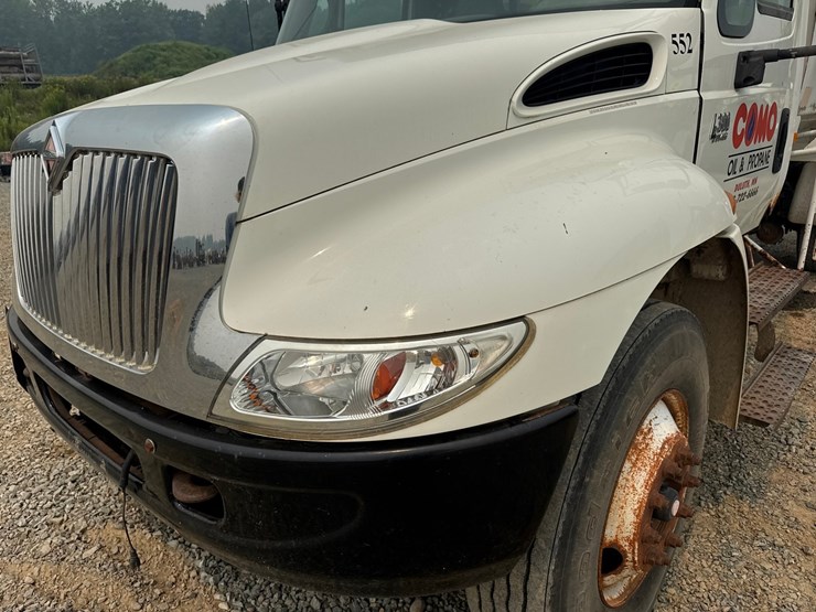 2004-international-durastar-4300-image-9