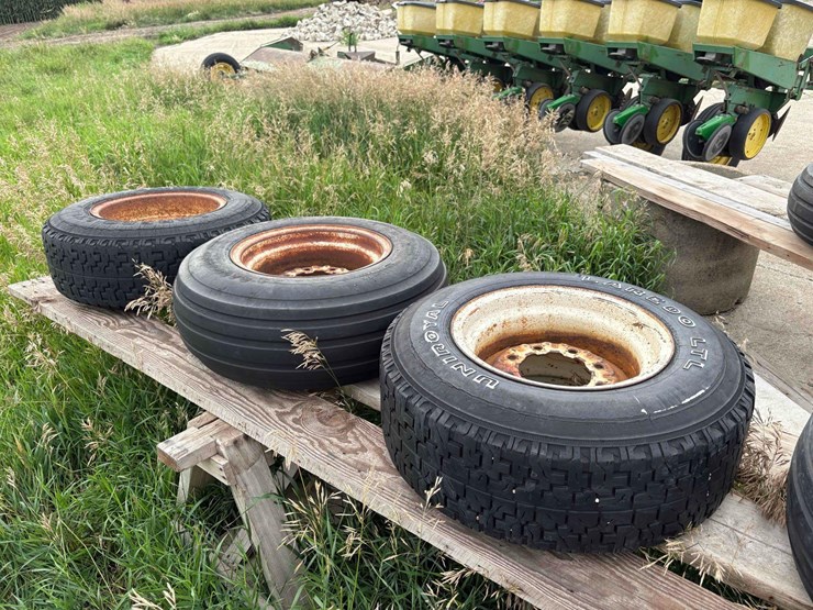 3---8-bolt-rims-&-tires-image-1