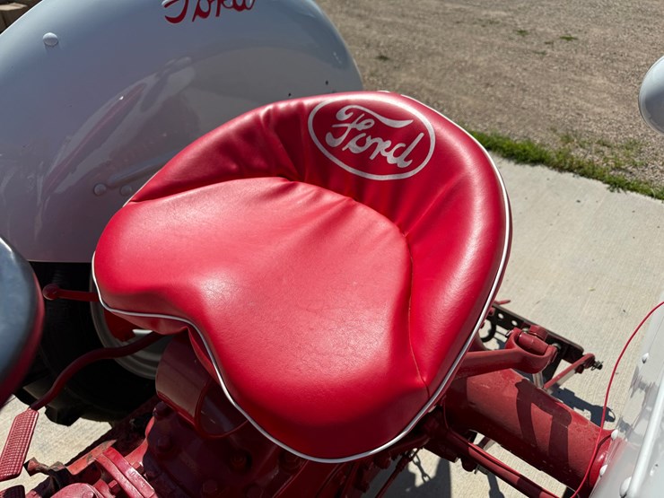 1951-ford-8n-image-16