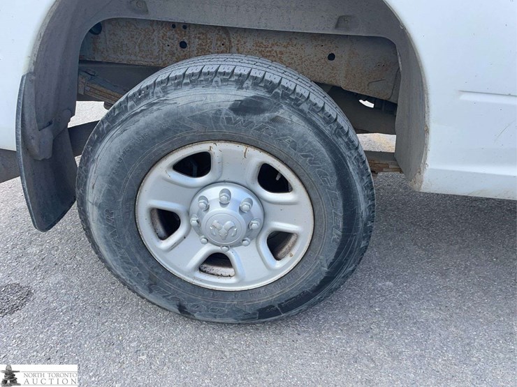 2016-dodge-3500-image-23