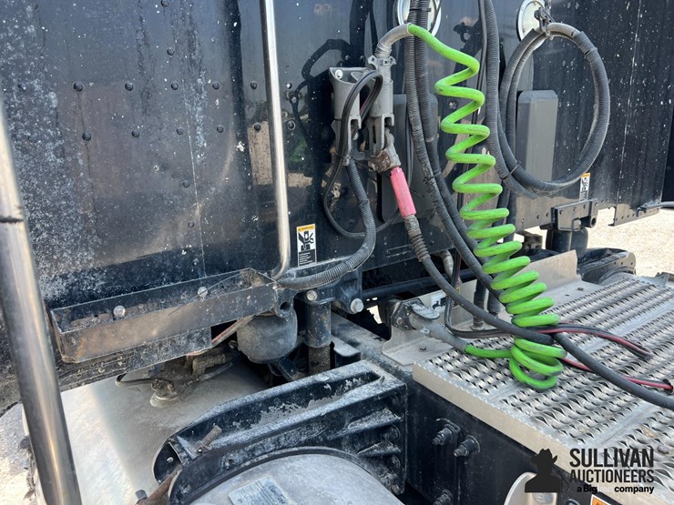 2018-peterbilt-579-image-13