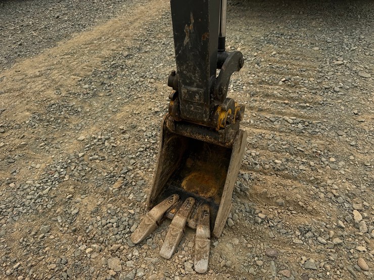 2023-deere-17g-image-12