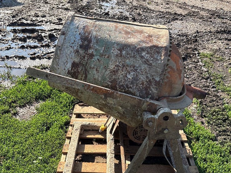 electric-cement-mixer-image-8