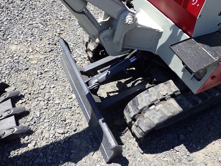 takeuchi-tb080-image-11