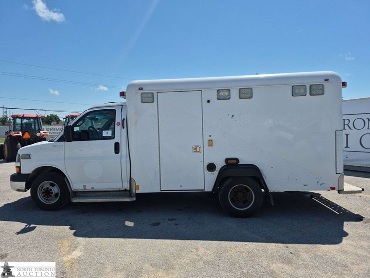 2017-chevrolet-express-s/a-cube-van-image-8
