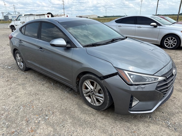 #42717-•-2019-hyundai-elantra-sedan-kmhd84lf4ku743043-inv#-42717-image-2