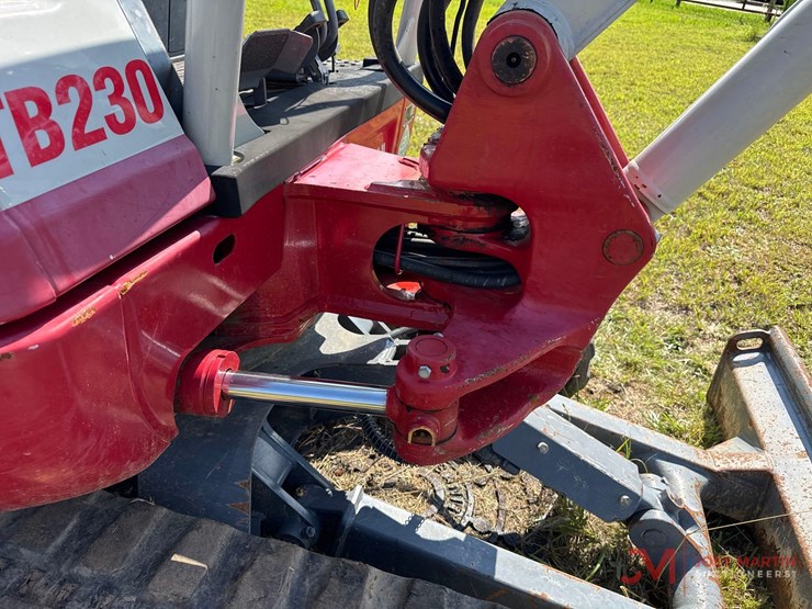 takeuchi-tb230-image-12