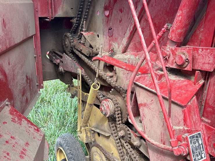 new-holland-660-image-32