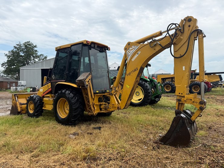 2006-caterpillar-420d-image-4