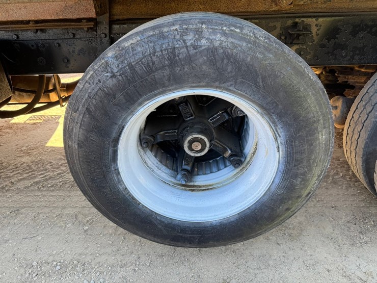 1989-ford-l9000-image-75