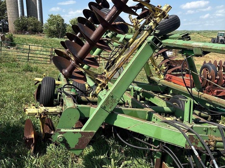 john-deere-230-image-17