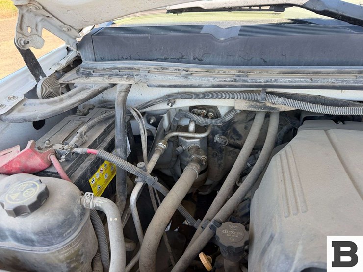 2013-chevrolet-silverado-3500-image-35