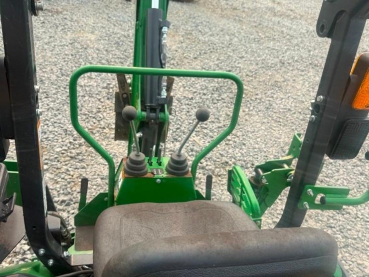 2021-john-deere-1025r-image-10