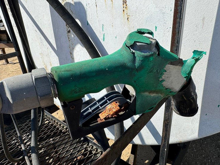 #1889-•-derson-mfg.-inc.-1000-gal-towable-fuel-tank-w/pump-image-10