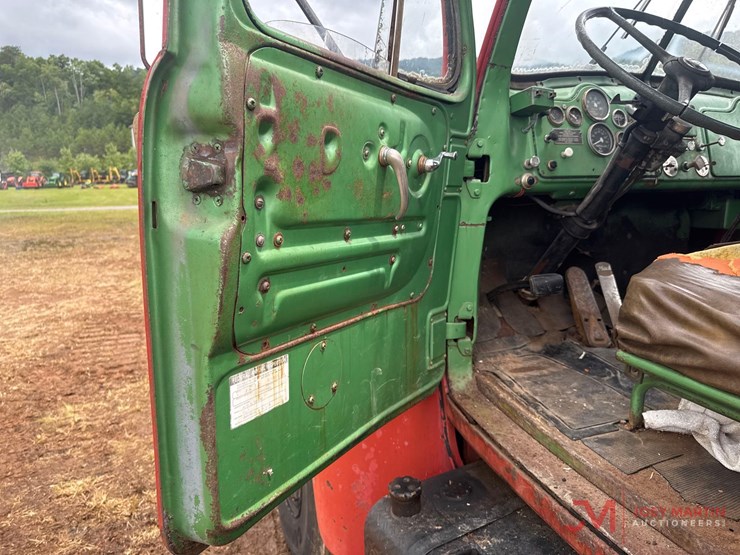 1963-b-model-mack-truck-image-14