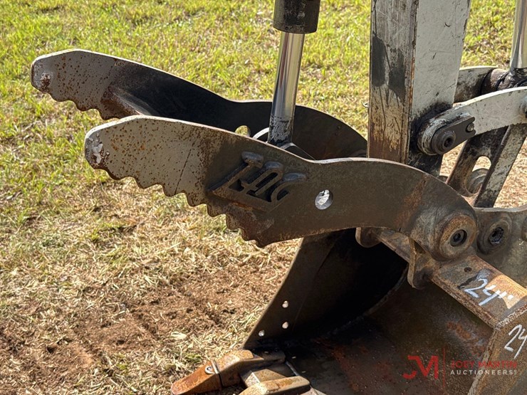takeuchi-tb230-image-15