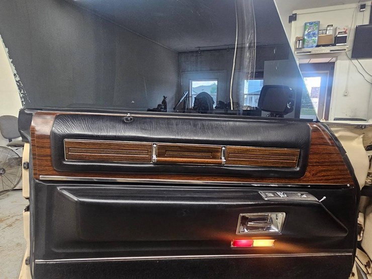 1976-cadillac-coupe-deville-image-24