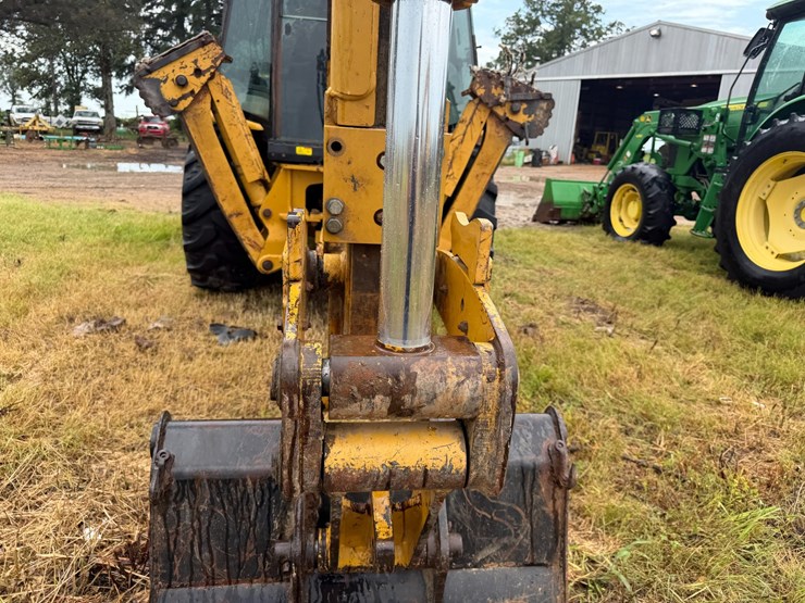 2006-caterpillar-420d-image-31