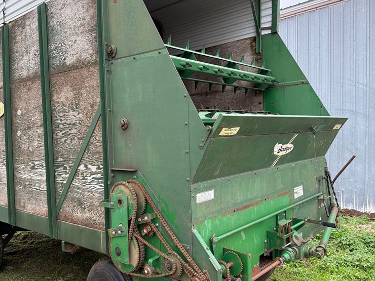 badger-18ft-front-unload-silage-wagon-image-14