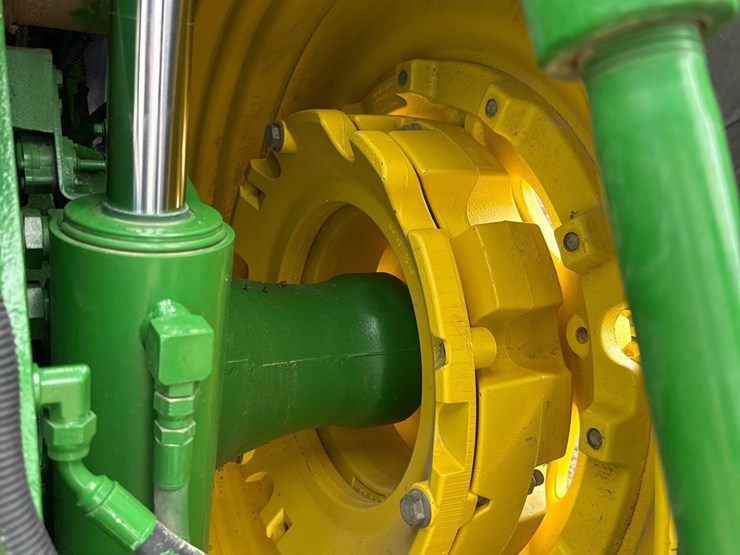2013-john-deere-8235r-image-20