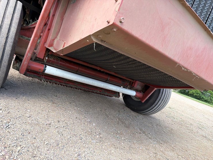 hesston-555t-image-14