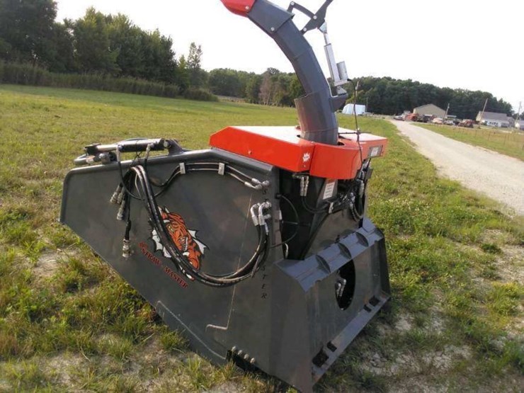 2023-mini-straw-master-smmi-4-bale-chopper-spreader-w/skid-loader-mounting-plate---like-new-image-3