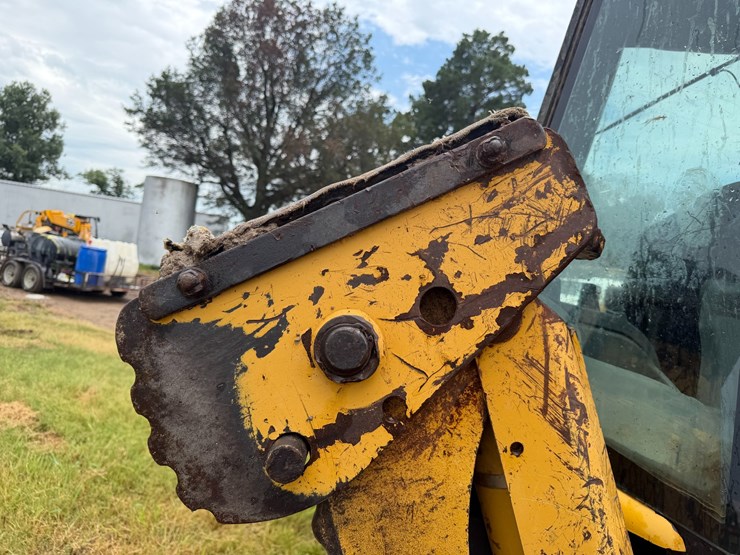 2006-caterpillar-420d-image-42