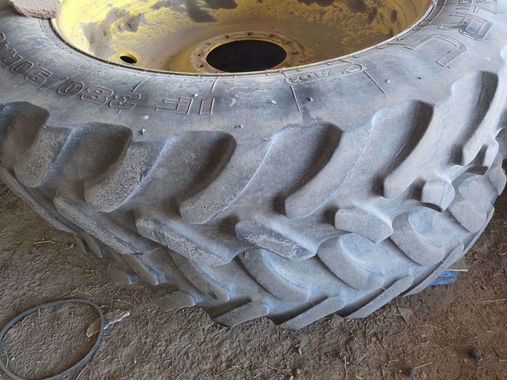 john-deere-380-image-1