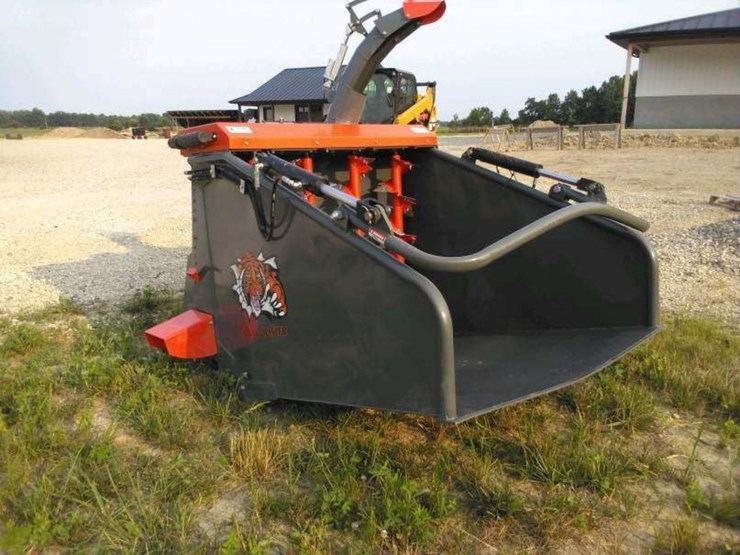 2023-mini-straw-master-smmi-4-bale-chopper-spreader-w/skid-loader-mounting-plate---like-new-image-7
