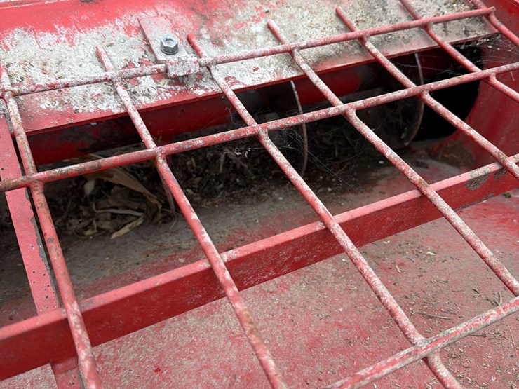 2016-farm-king-drive-over-hopper—1-owner-image-12