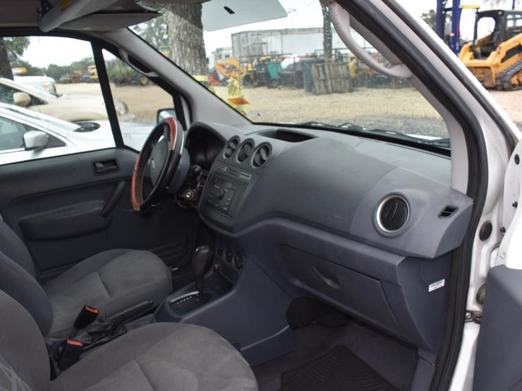 2010-ford-transit-image-12