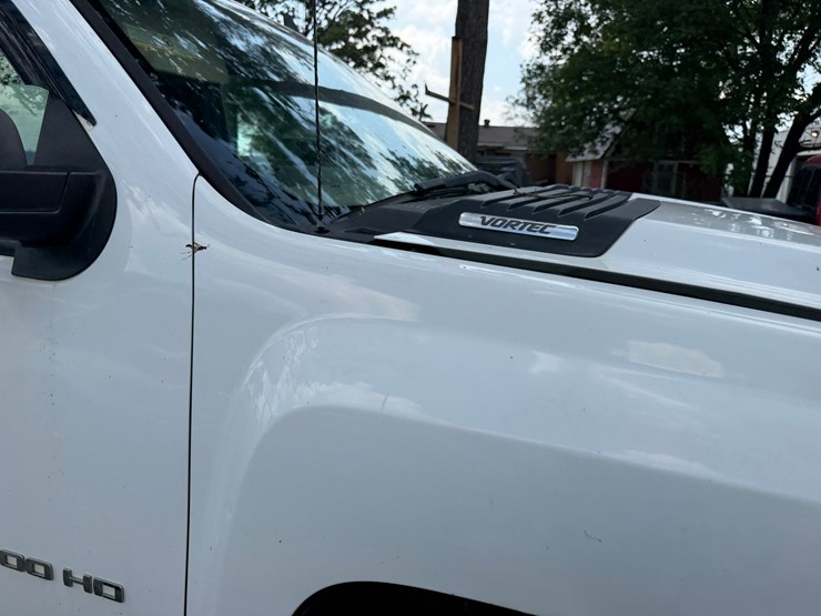 2010-chevrolet-silverado-2500-image-30