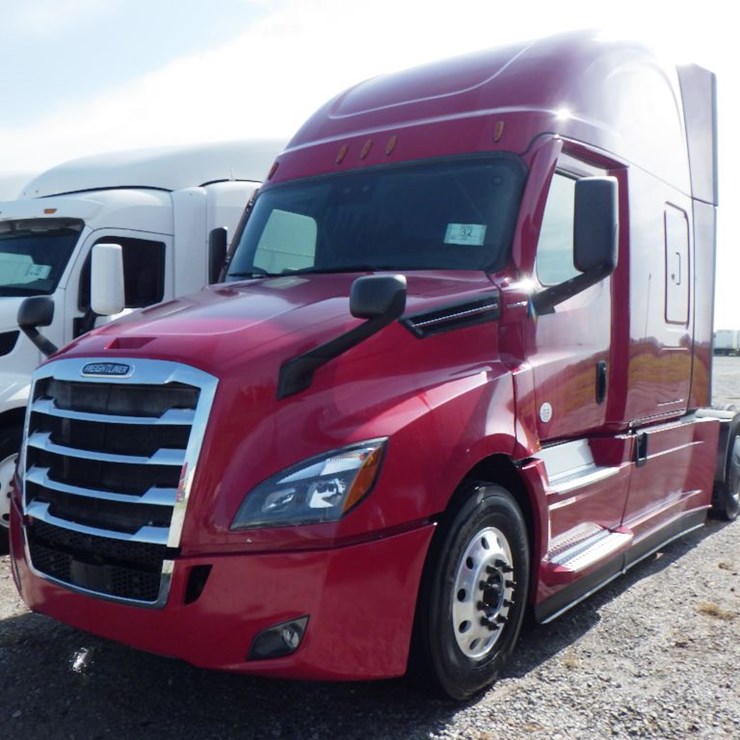 2021 FREIGHTLINER CASCADIA 126
