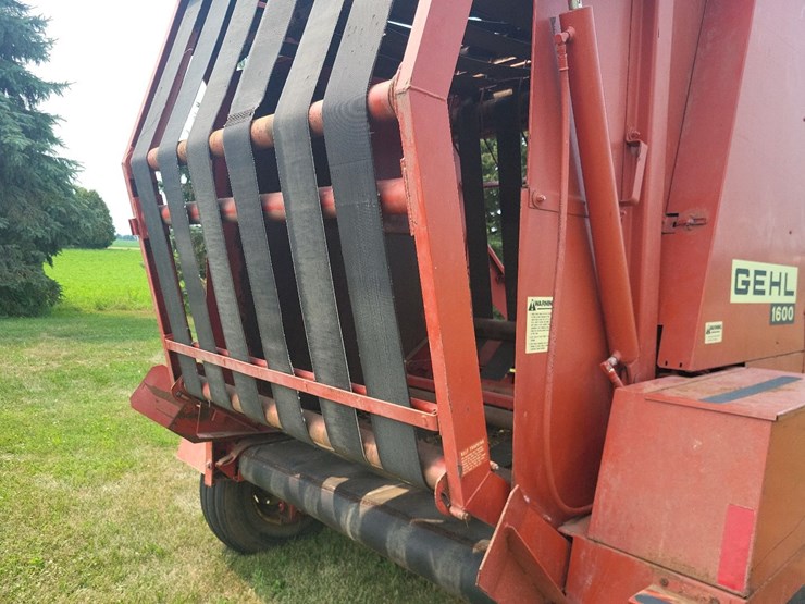 gehl-1600-round-baler-image-23