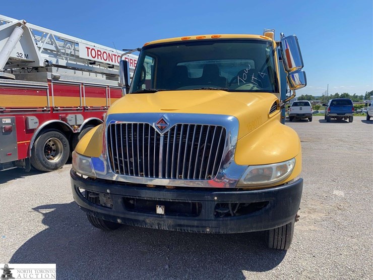 2010-international-durastar-4300-image-2