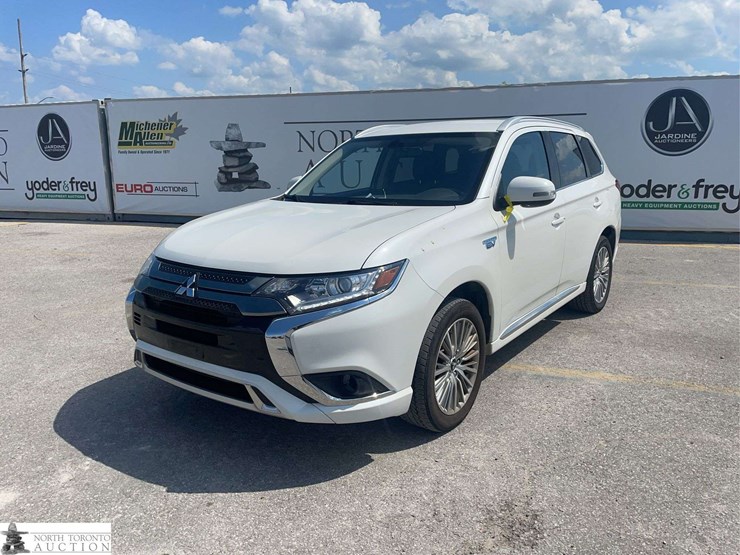 2022-mitsubishi-outlander-image-1