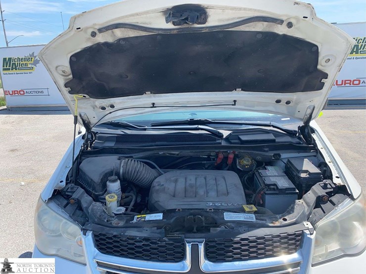 2014-dodge-grand-caravan-sxt-image-10