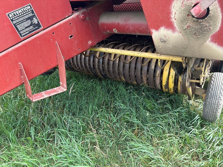 new-holland-660-image-16