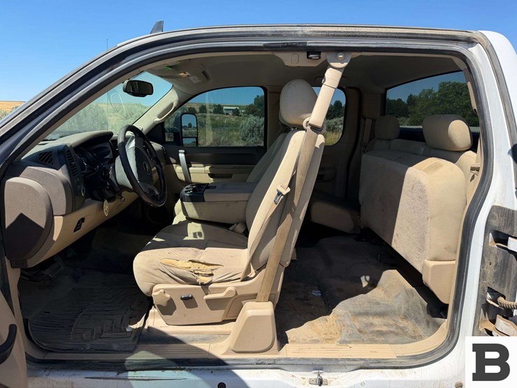 2013-chevrolet-silverado-3500-image-28