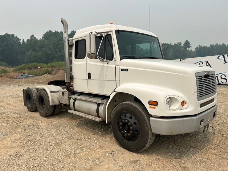2003-freightliner-fl112-image-60