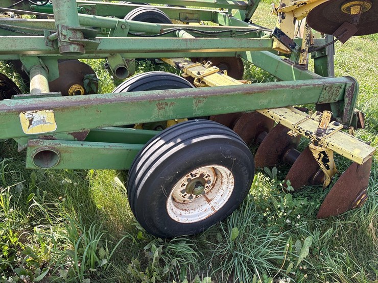 john-deere-230-image-7