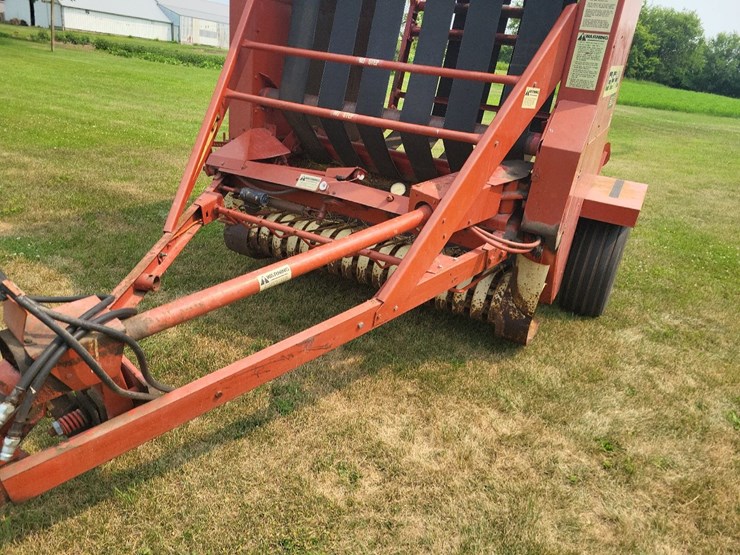gehl-1600-round-baler-image-11