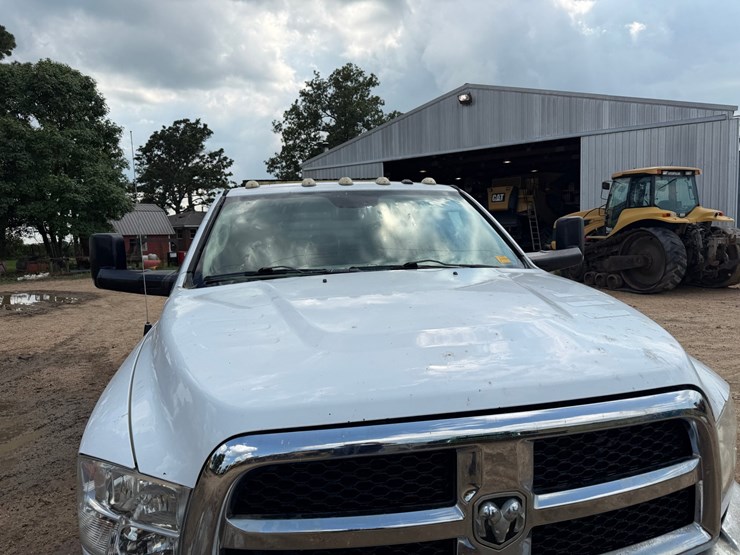 2014-dodge-3500-image-27