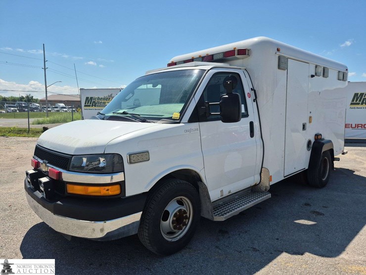 2017-chevrolet-express-s/a-cube-van-image-1