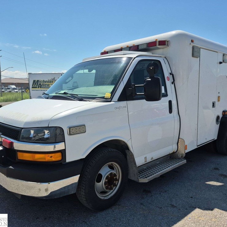 2017 Chevrolet Express S/A Cube Van