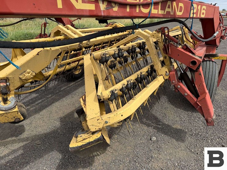 new-holland-216-image-13