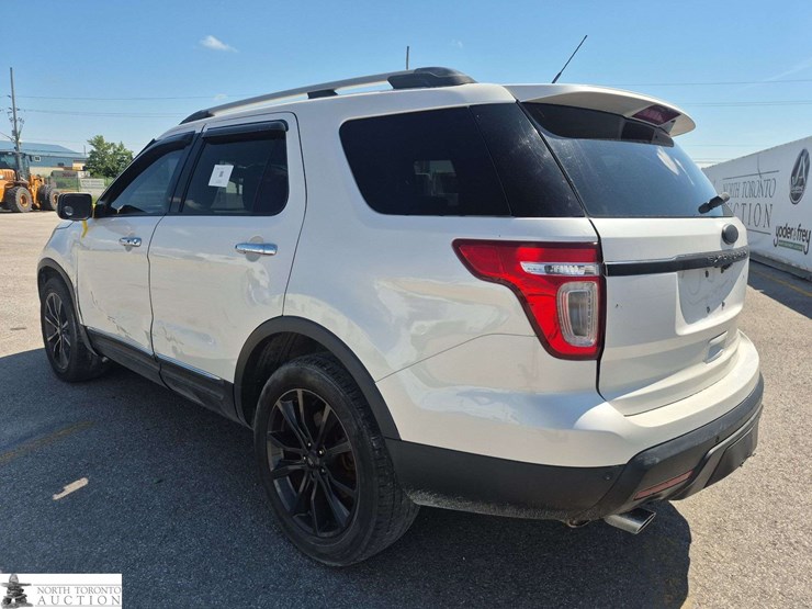 2011-ford-explorer-image-7