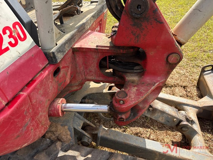 takeuchi-tb230-image-12
