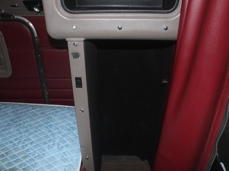 2006-peterbilt-379x-image-88