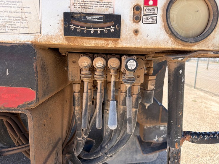 2017-freightliner-m2-106-image-7